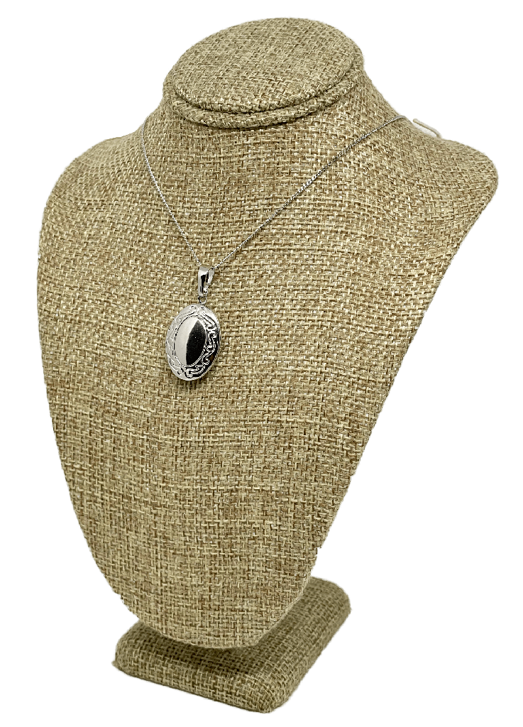 Cadena plateado de rodio con relicario