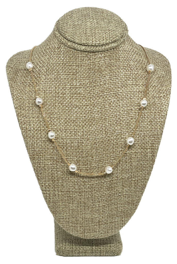 Cadena dorada con blanco de rodio y perlas