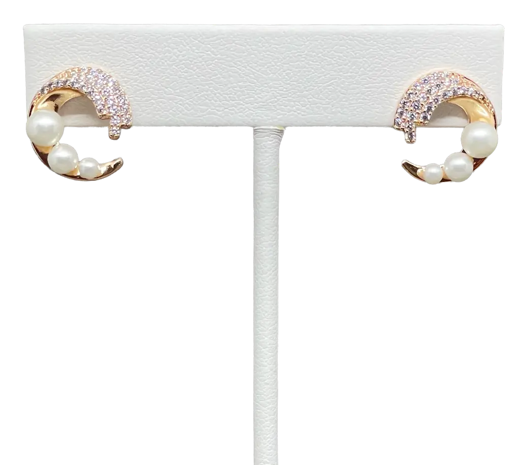 aretes-dorados-de-rodio-con-perla-y-brillantito.webp