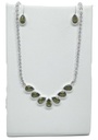 Collar y aretes de brillantitos verde