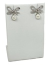 Arete de metal con perla