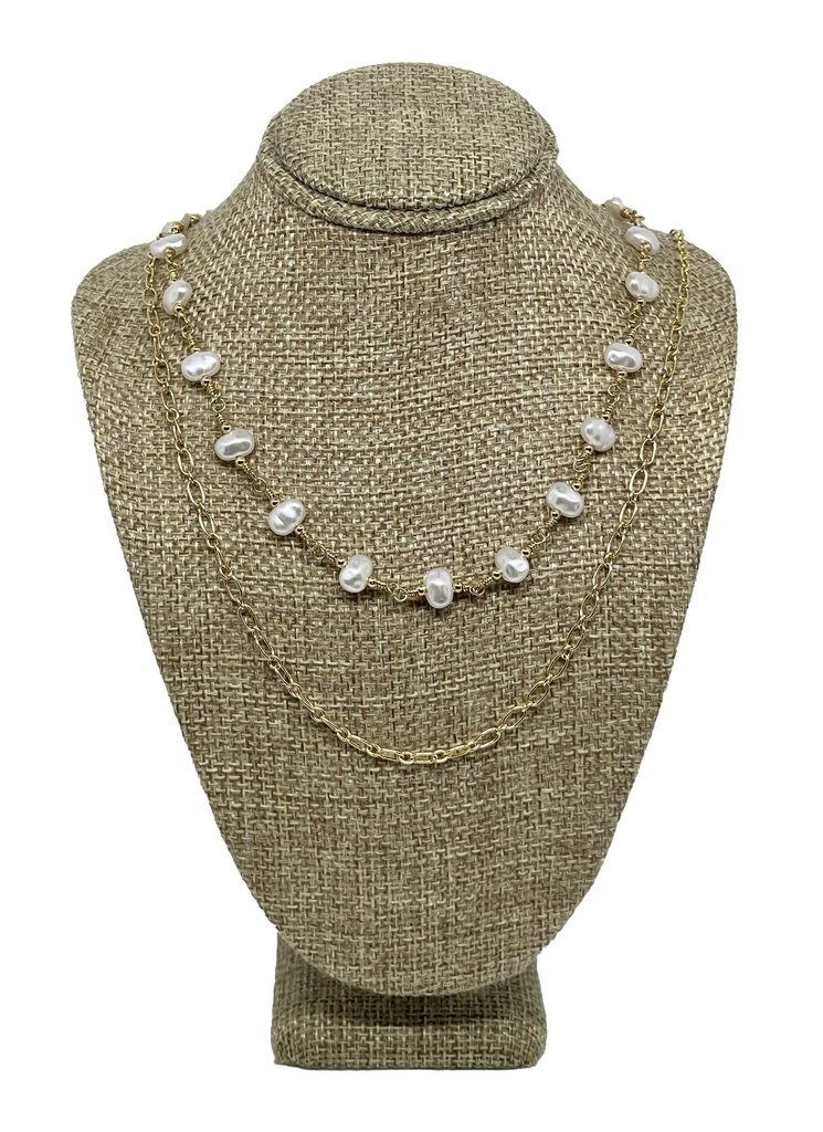 Collar dorado de 3 hilos con perlas