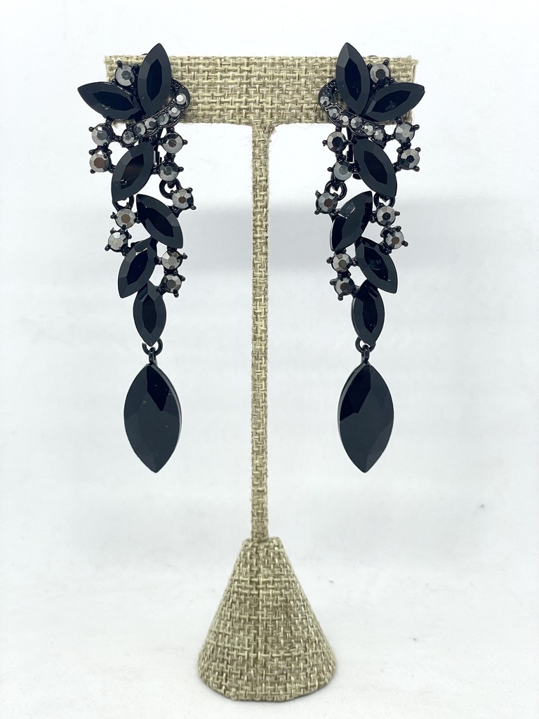 Aretes largos con brillantito negro