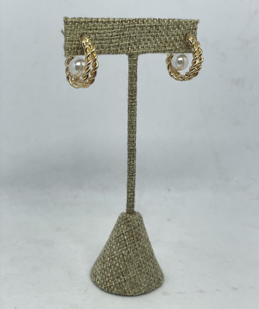 Aretes dorados con perla