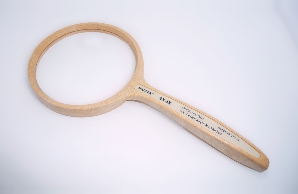 Lupa 2X 4X Grande de Madera