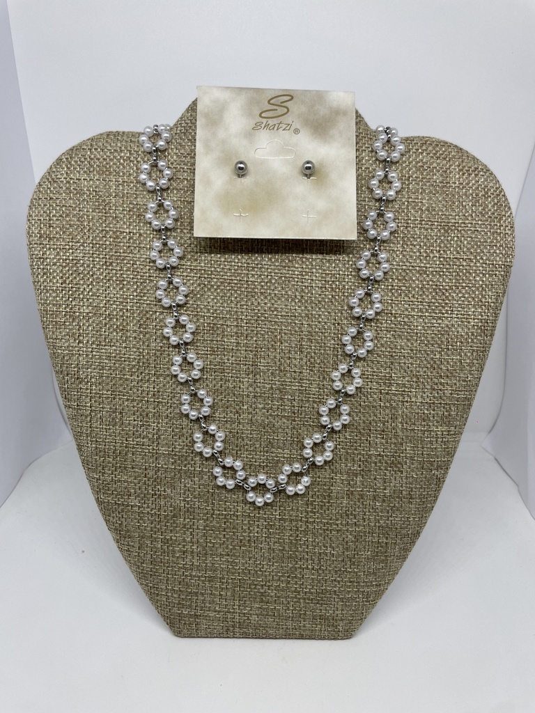 Set de collar y aretes con perlas