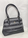 Bolsa negra de cuerina con rayas