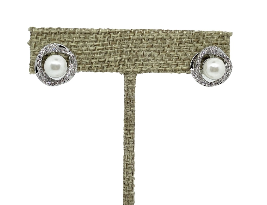 Arete plateado con perla y brillantito