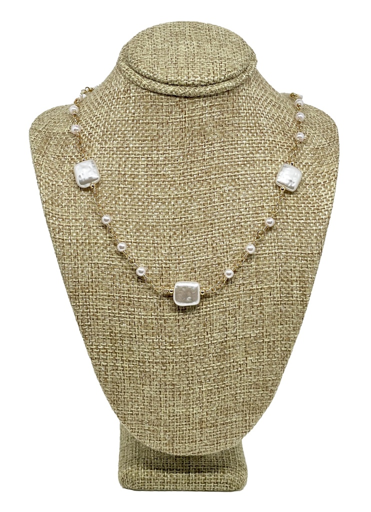 Collar dorado con perlitas