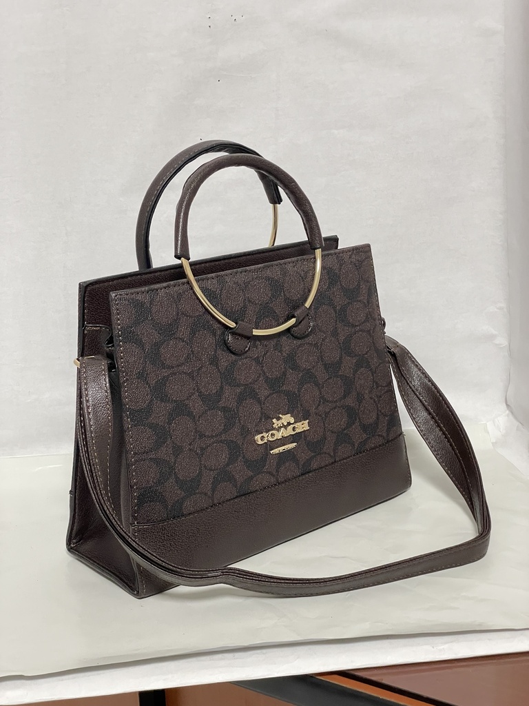 Bolsa café de cuerina con aro dorado
