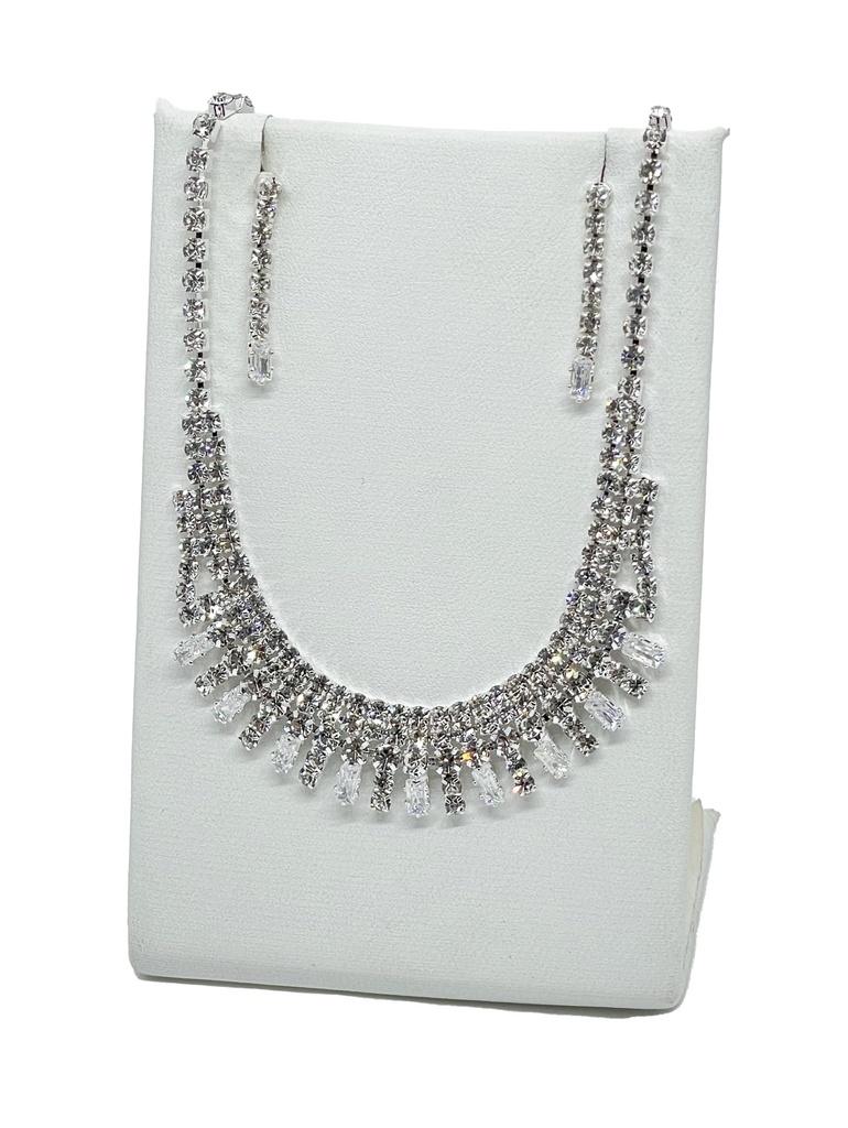 Set de collar y aretes con brillantitos