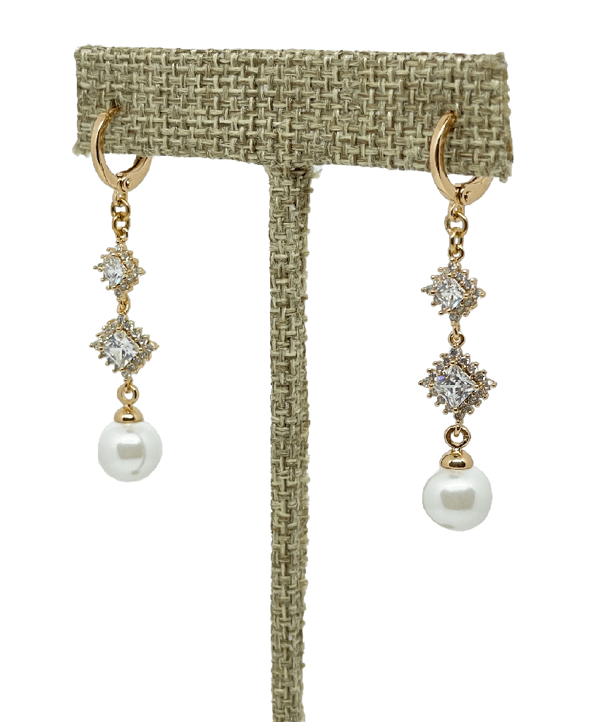 Arete de rodio con brillantito y perla