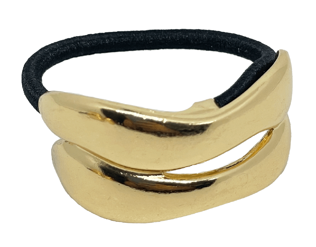 Cola dorada de metal con adorno