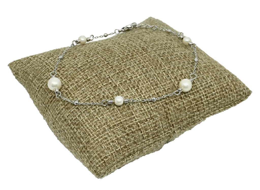 Pulsera con perlas blancas