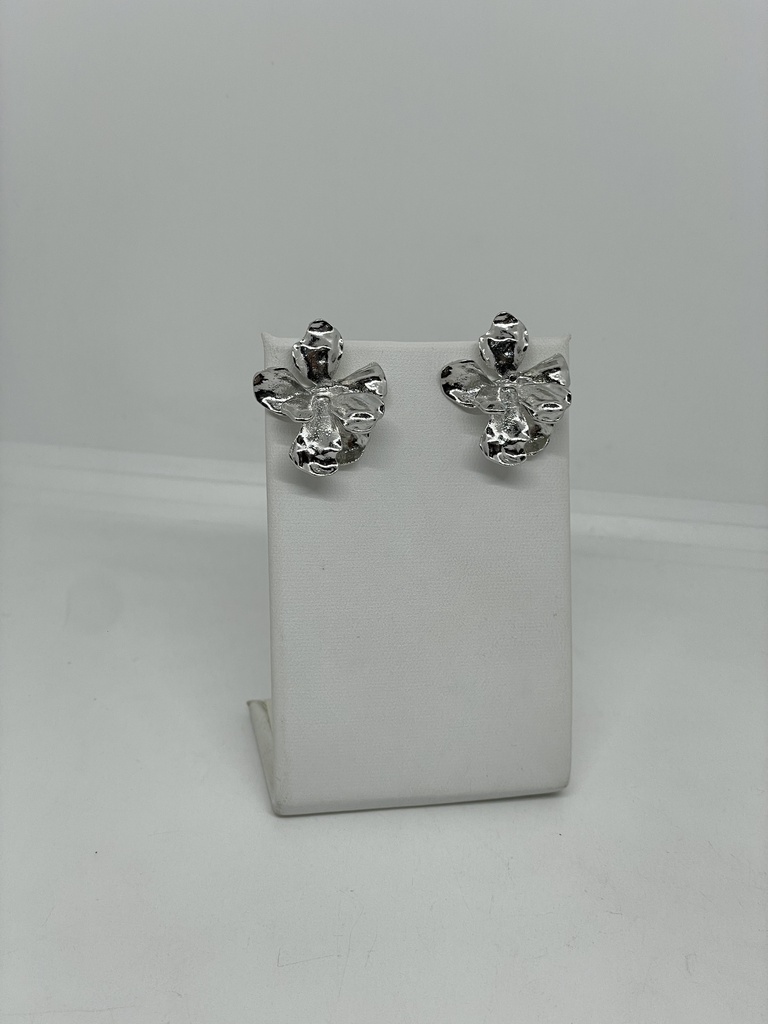 Aretes de metal de flor