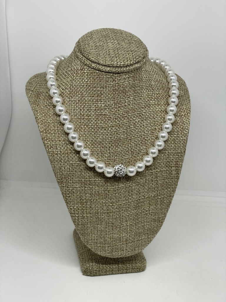 Collar blanco de perlas con brillantitos