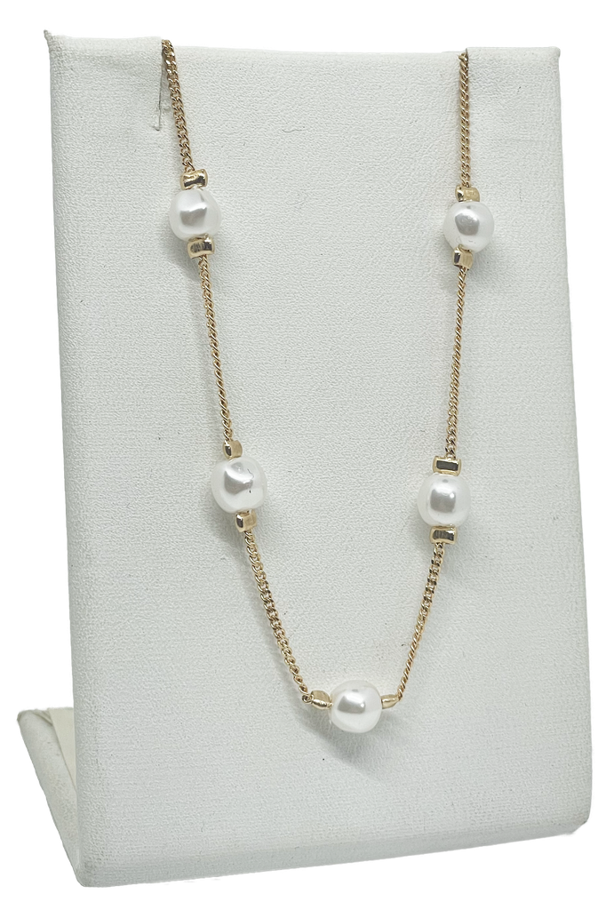 Cadena dorada con blanco de rodio y perlas