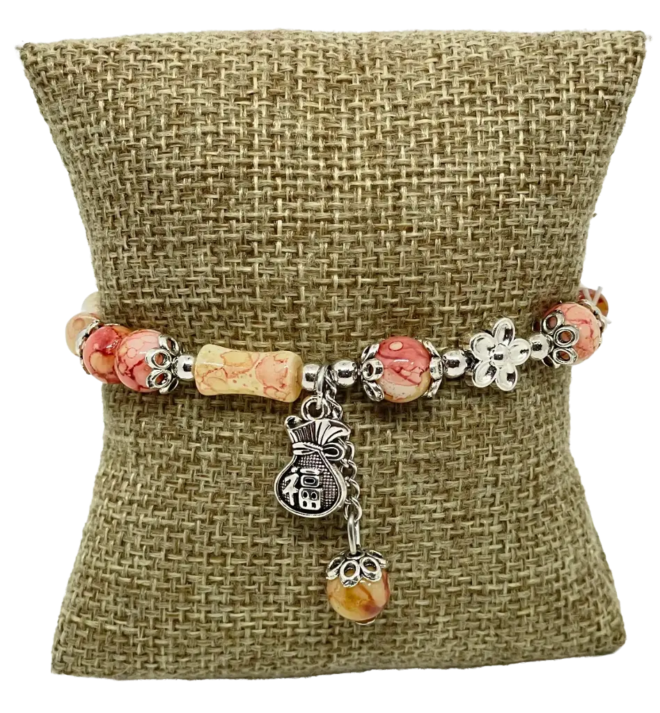 Pulsera de piedra con dijes