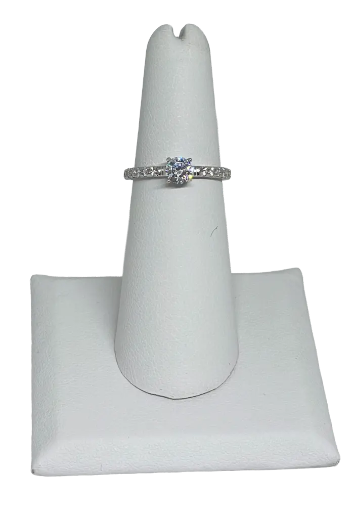 Anillo plateado de rodio con brillantito