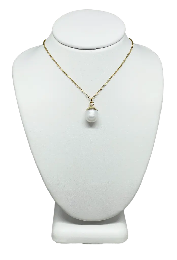 Collar dorado de acero inoxidable con perla