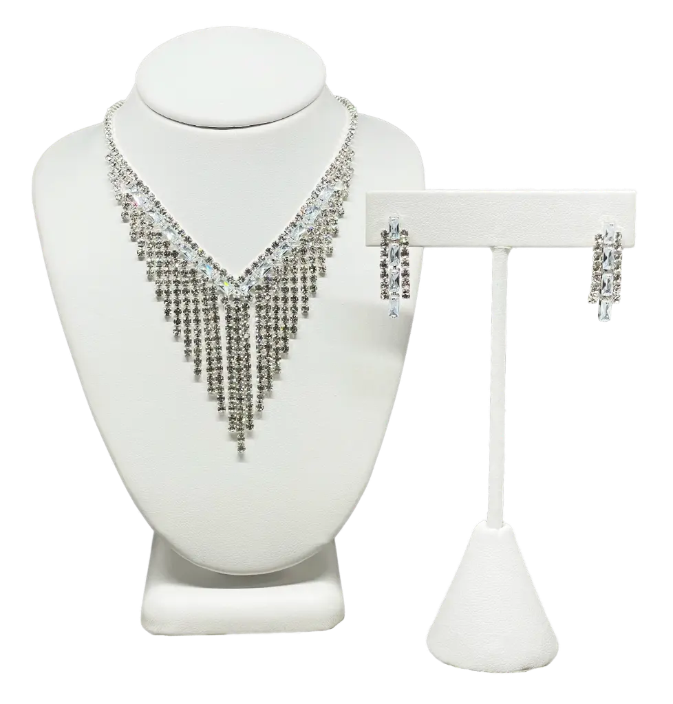 Set de collar con aretes plateado con brillantito