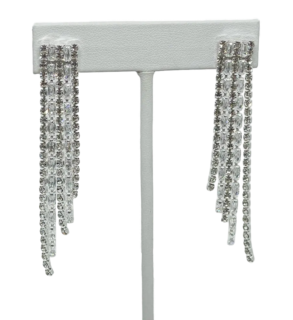 Aretes plateados con brillantitos