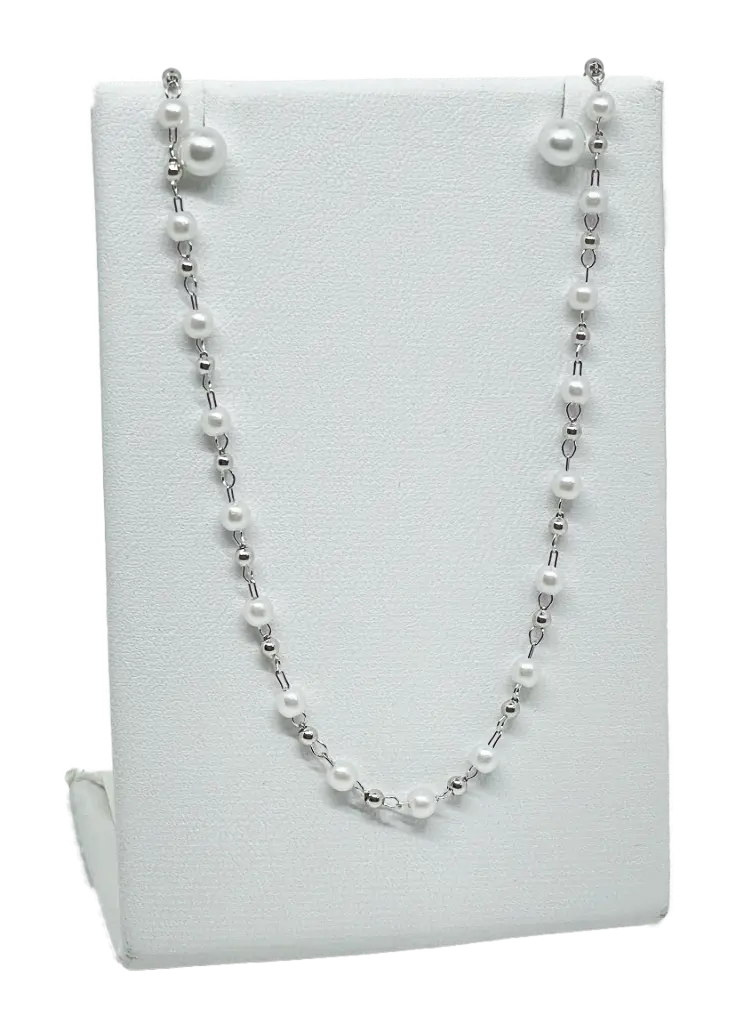 Set de collar y aretes plateados con perla pequeña