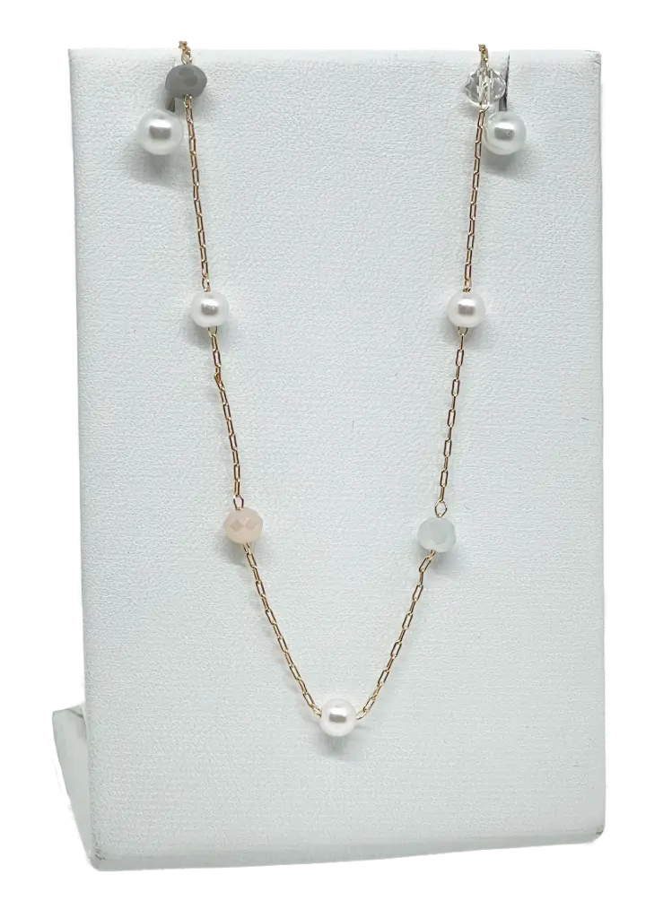 Set de collar y aretes dorados y perlas blancas