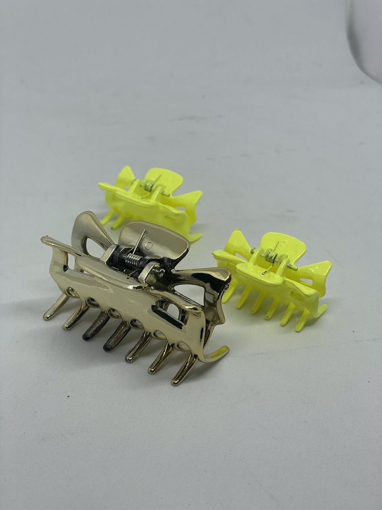 Ganchos de plástico dorado y amarillo