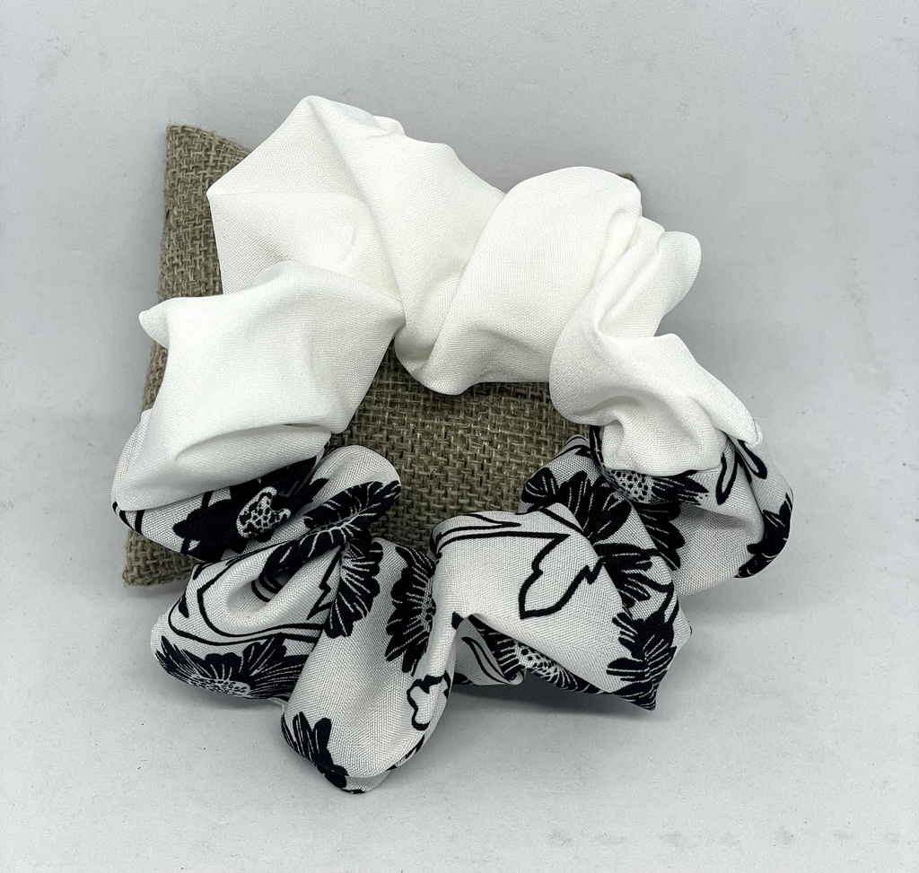 Cola de tela blanco y negro - Scrunchie