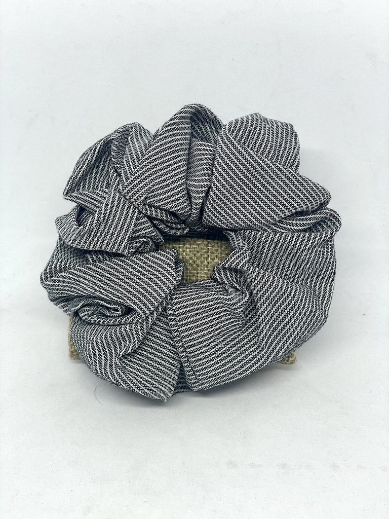 Cola de tela gris - Scrunchie