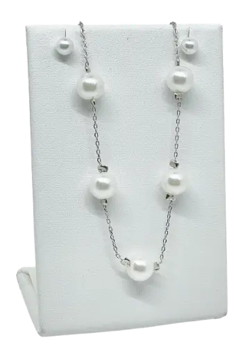 Set de collar y aretes con perlas