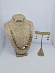 [63334] Set de collar y aretes en dorado con piedras