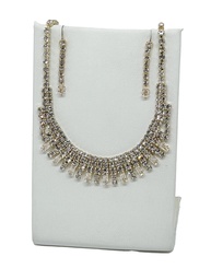 Set de collar y aretes con brillantitos