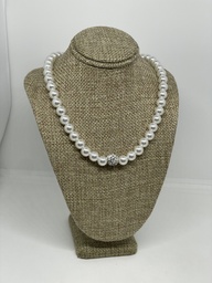 [67661] Collar blanco de perlas con brillantitos