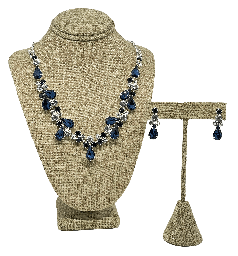 [67673] Set de collar y aretes plateado de brillantito con piedra azul