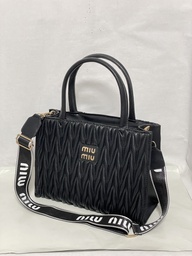 [67747] Bolsa negra de cuerina