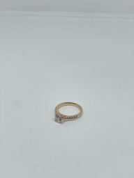 Anillo dorado de rodio con brillantitos