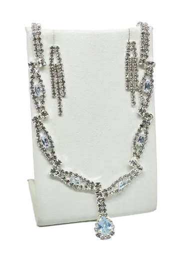 [68434] Set de collar y aretes plateado con brillantitos