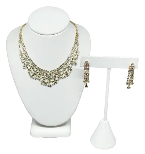 Set de collar y aretes con brillantitos