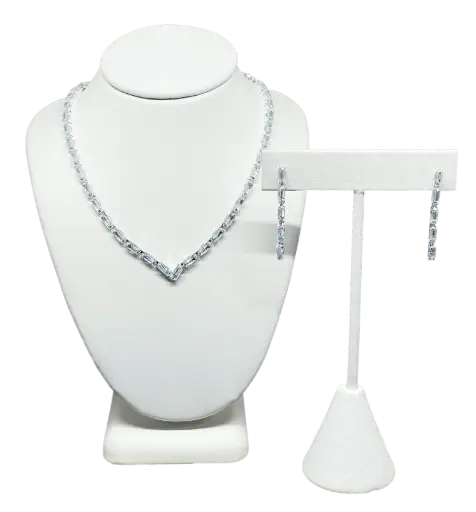 [68832] Set de collar y aretes plateados con brillantitos