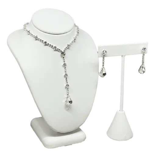 [68879] Set de collar y aretes plateados con brillantito