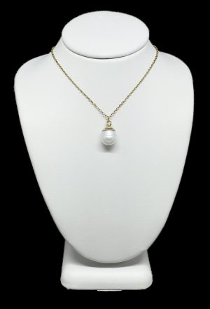 Collar dorado de acero inoxidable con perla