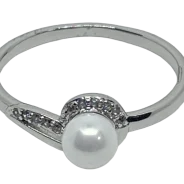 Anillo plateado de rodio con perla