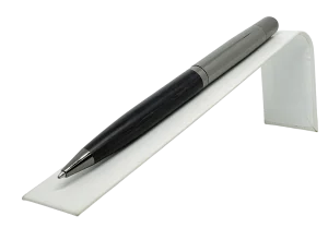 Lapicero de metal gris con detalle madera