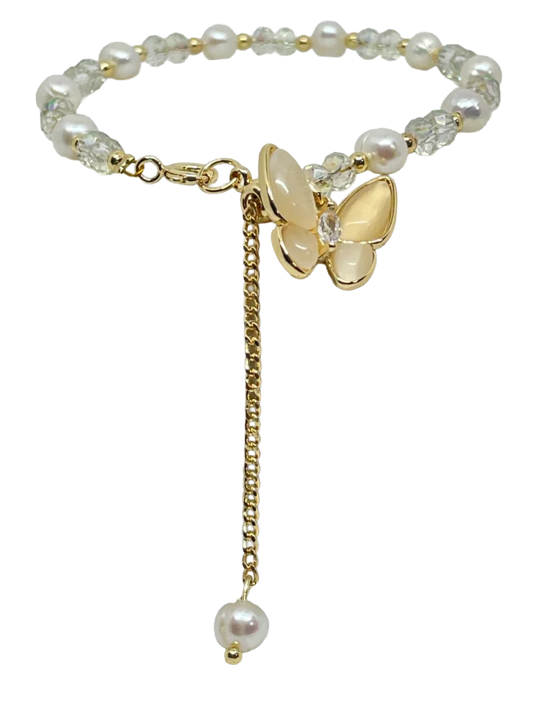 Pulsera dorada ajustable con perlas blancas y dije de mariposa