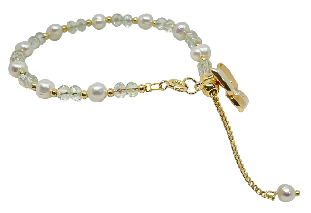Pulsera dorada ajustable con perlas blancas y dije de mariposa-gallery-0
