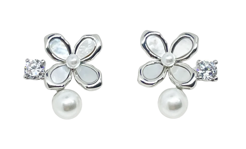 Aretes plateados de flor con perla - Chapa S925