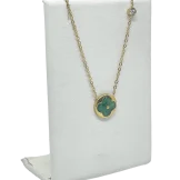Cadena dorada con dije de flor