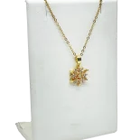 Cadena dorada de acero inoxidable con dije de flor